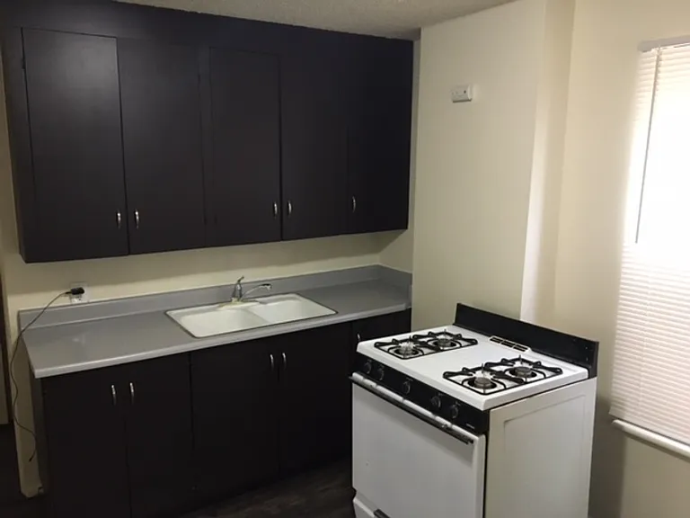 560 S 600 E #8 — Photo 2