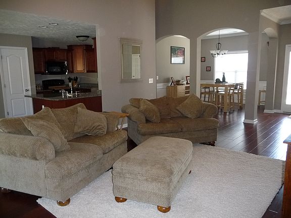 4th image of 704 W Accipiter Cir