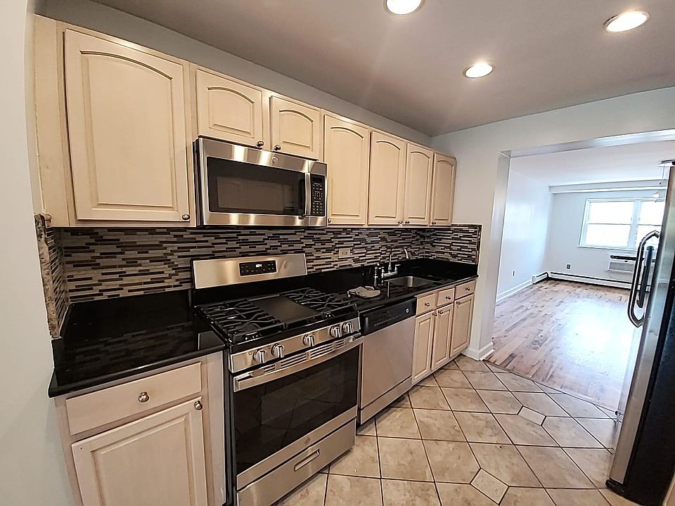 1st image of 258 Hosmer Ave Floor 2