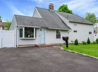 28 Prentice Rd, Levittown, NY 11756