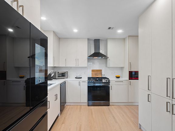 5th image of 809 2nd St