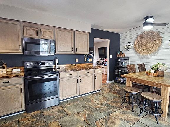 5th image of 64 Dubois Rd