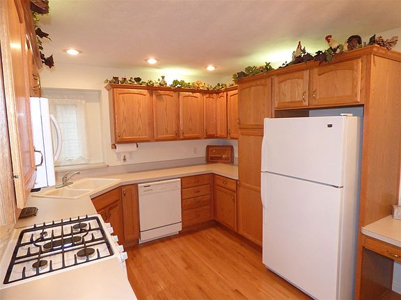 4th image of 2049 Wild Rose Ln