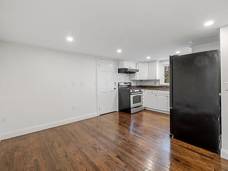 9 Glen Ave #A — Photo 3