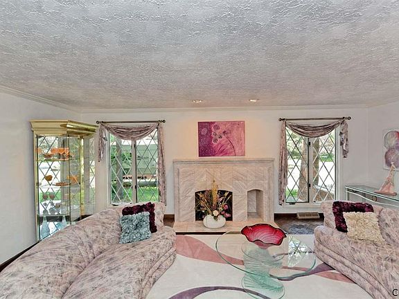 5th image of 946 Gloucester Pl