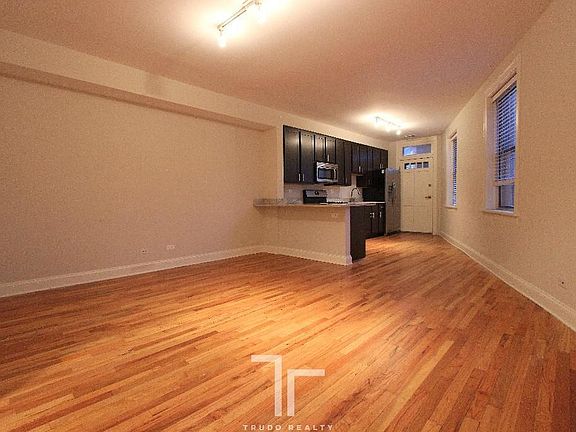 3rd image of 2229 W Wilson Ave