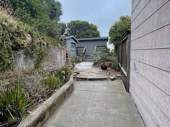 2nd image of 1139 Green St #B