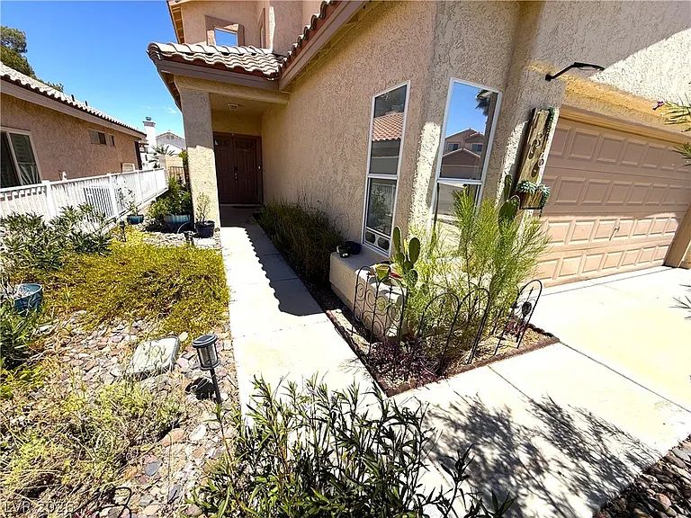 136 Serenade Ct — Photo 3