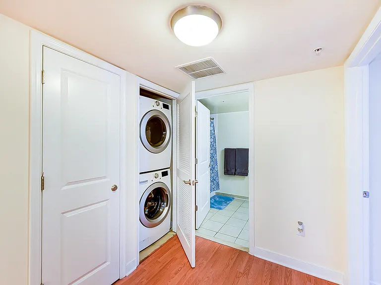 Park Vista Apartments — Photo 11