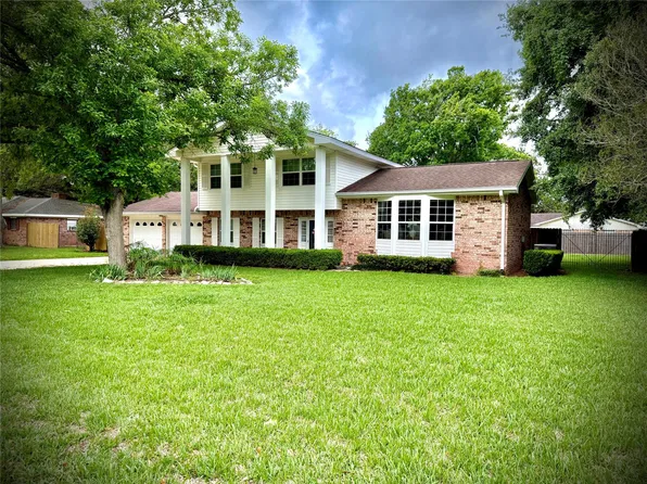 529 Lily Ln, Wharton, TX 77488