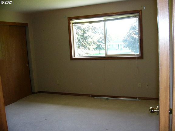 2nd image of 3915 Plomondon St