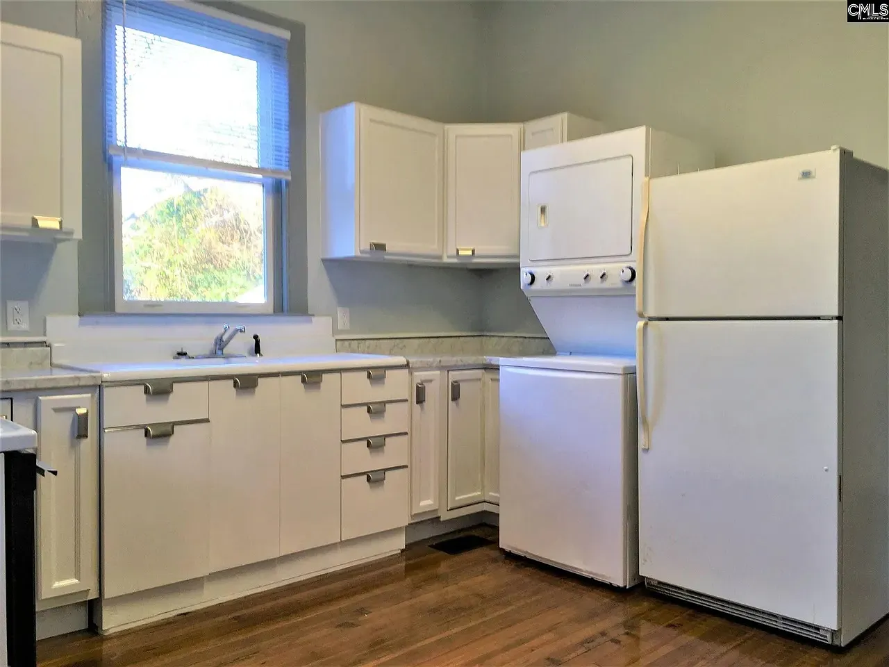2 bed, 1010 sqft, $1,650 — Photo 2