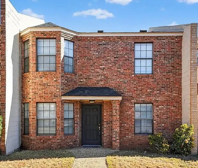 1st image of 3220 Preston Dr #1