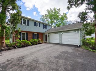 2105 Southbrook Dr, York, PA 17403