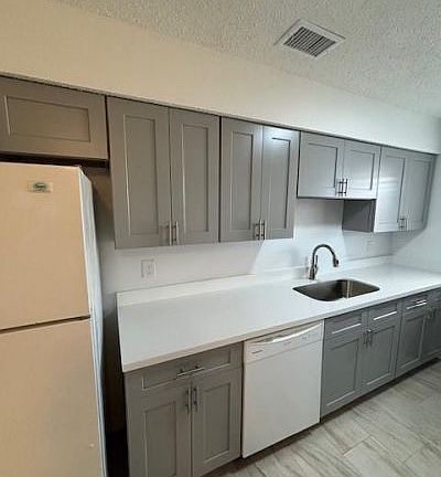 4th image of 424 Oak Ave APT C