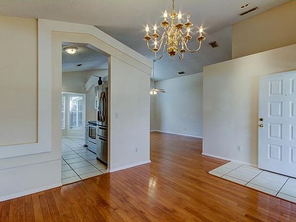 4th image of 2087 Bonnie Ave