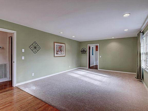 4th image of 2427 Huffine Cir