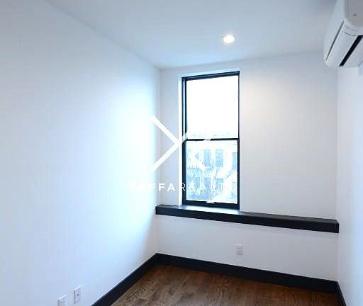 3rd image of 812 Saint Johns Pl APT 4