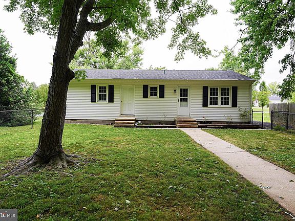 3rd image of 104 Maple Ave