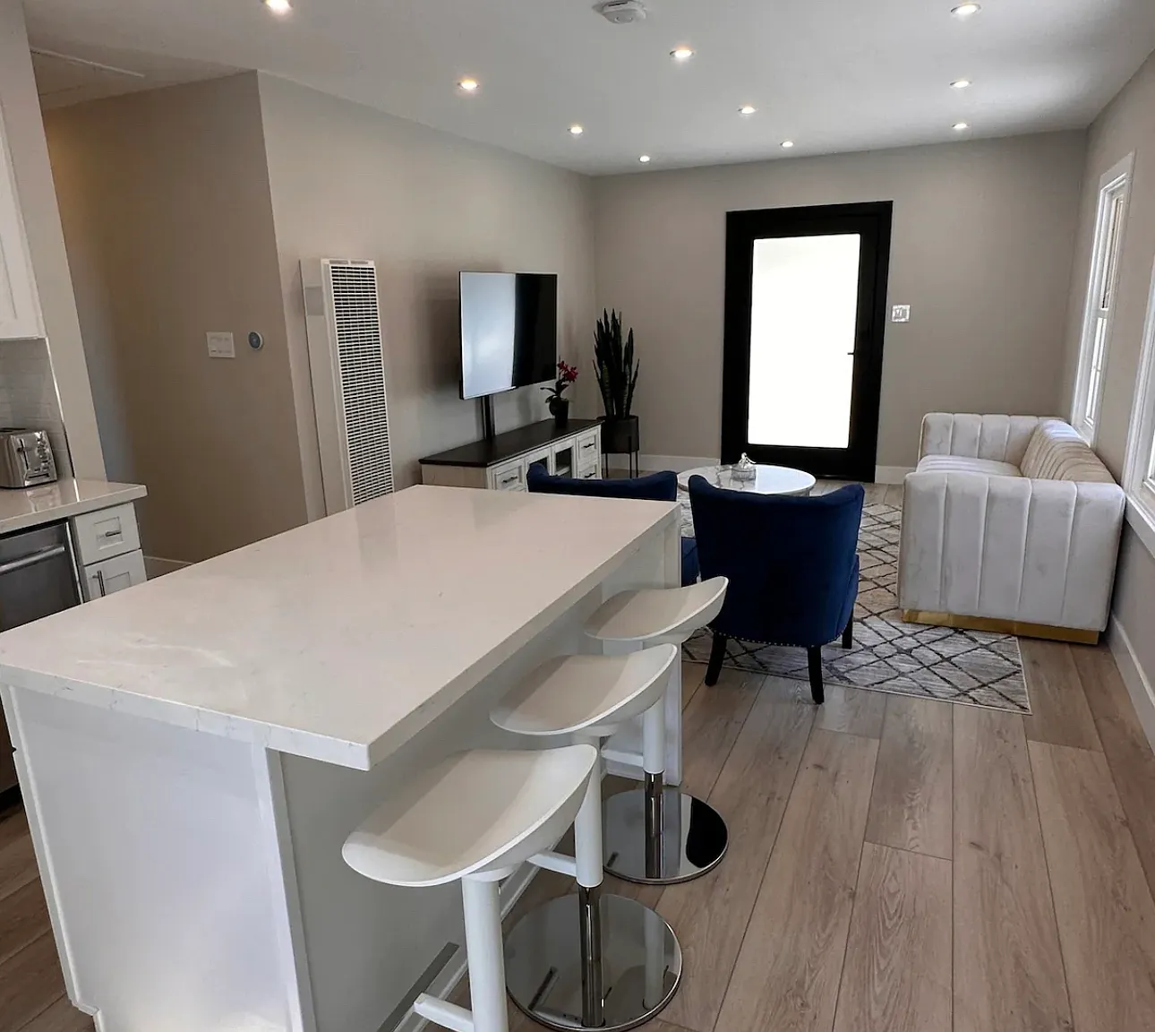 903 Archer St — Photo 3