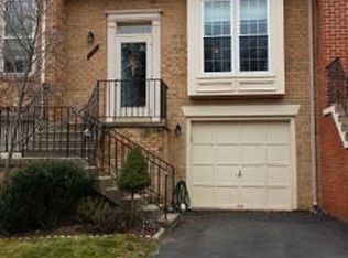 4208 Sleepy Lake Dr, Fairfax, VA 22033