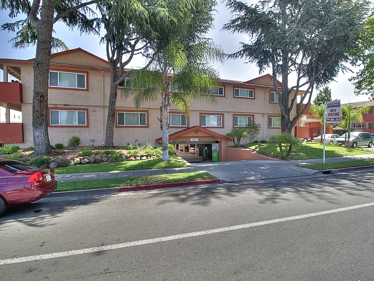 The Californian Apartments — Photo 4