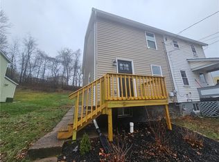 17 Hemlock St, Ellsworth, PA 15331
