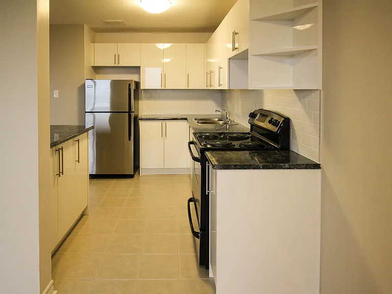 370 Steeles Ave E — Photo 5