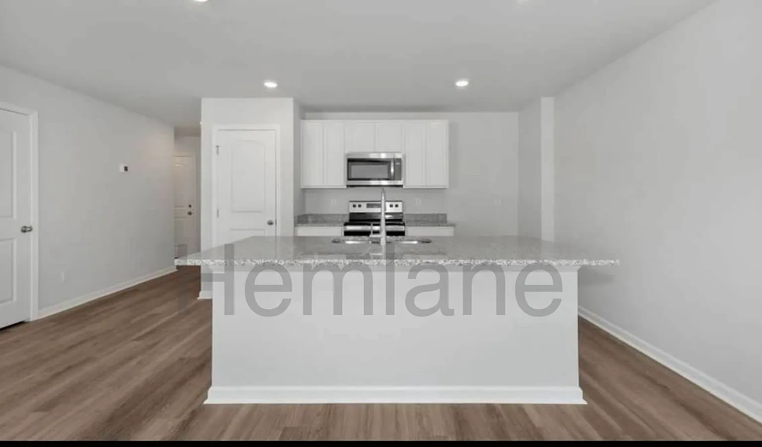 1507 Heritage Circle Southeast — Photo 3