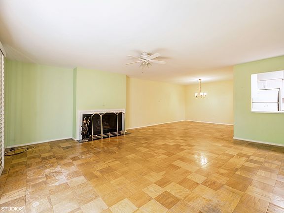 3rd image of 1220 Park Ave W APT 136