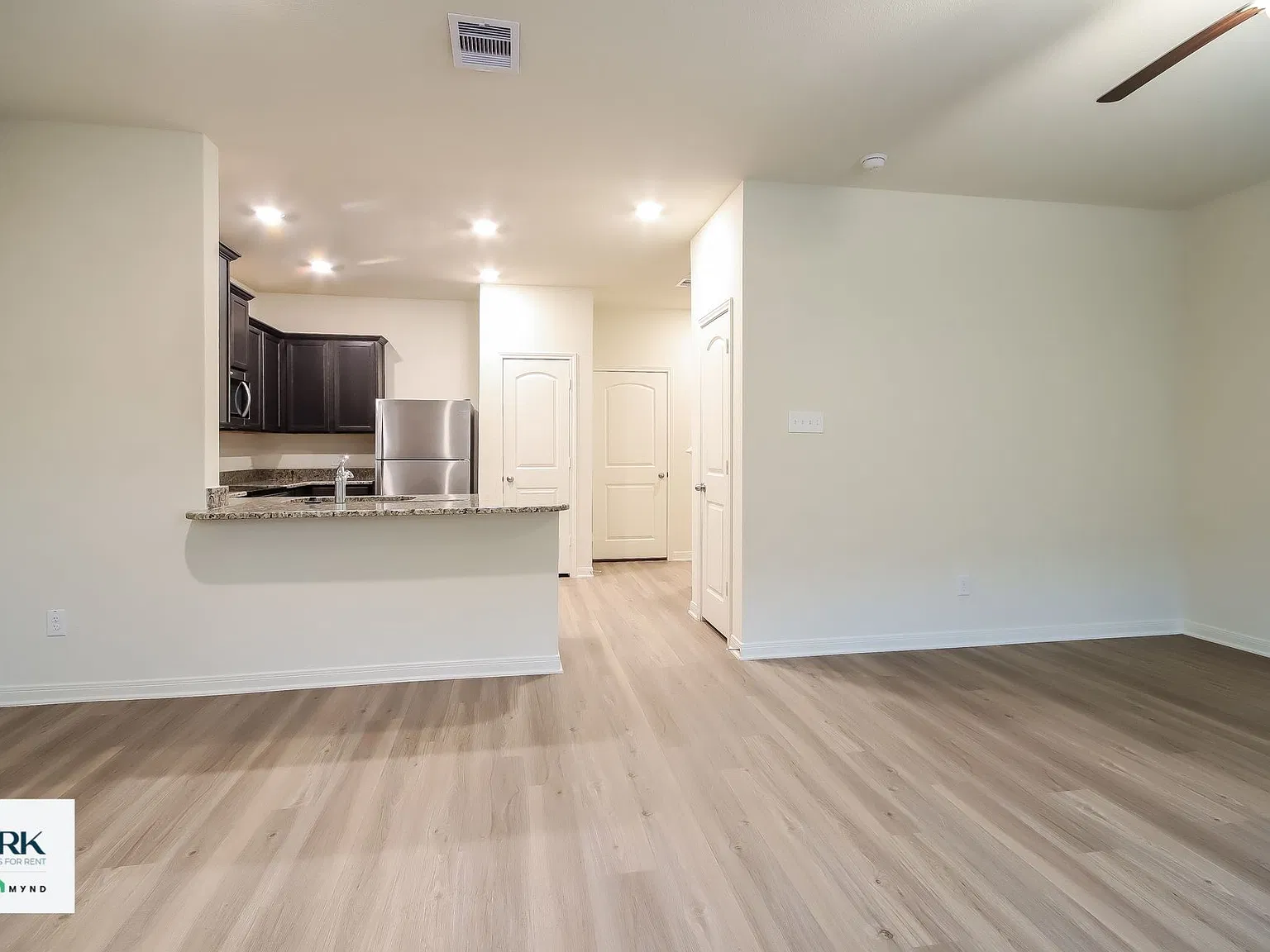 3 bed, 2.5 bath, 1727 sqft, $1,745 — Photo 3