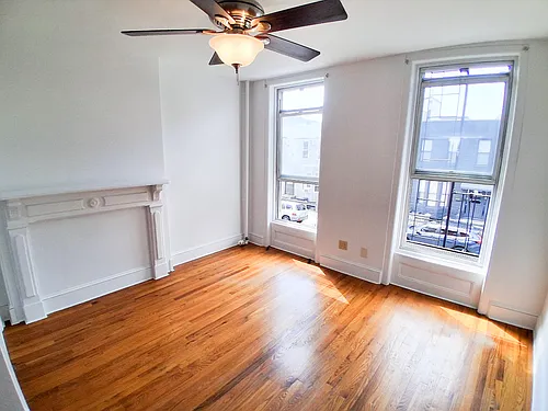 553 17th St #2R Photo 1