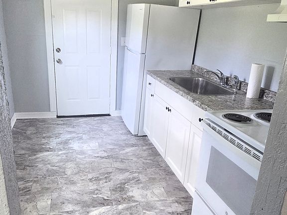 4th image of 2504 NE 70th St