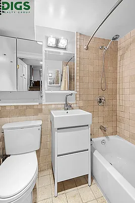 Sold by Digs Realty Group | media 5