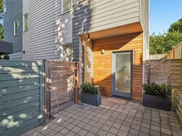 4220 6th Avenue NW, Seattle, WA 98107