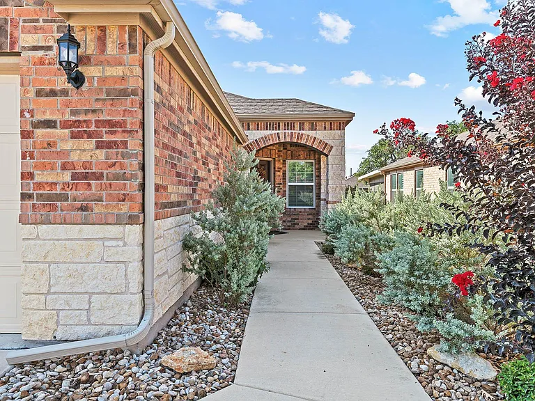 418 Fannin Ct — Photo 3