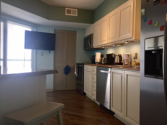 4th image of 900 19th Ave S APT 1006