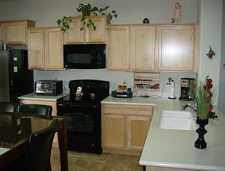 5th image of 2450 N Hudson Dr