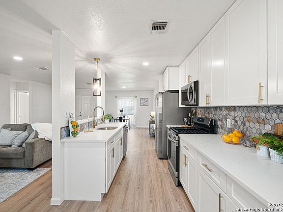 2nd image of 3807 BRIARHAVEN