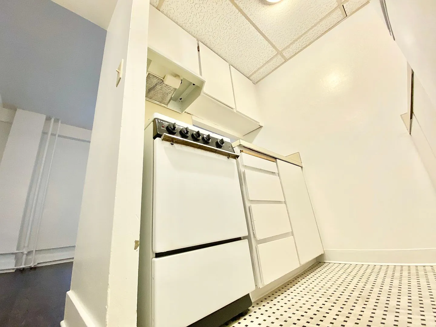 Burlingame Apartments — Photo 2