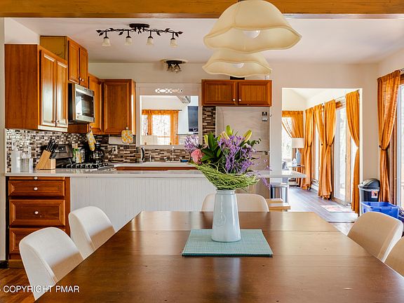 3rd image of 73 Honeysuckle Dr
