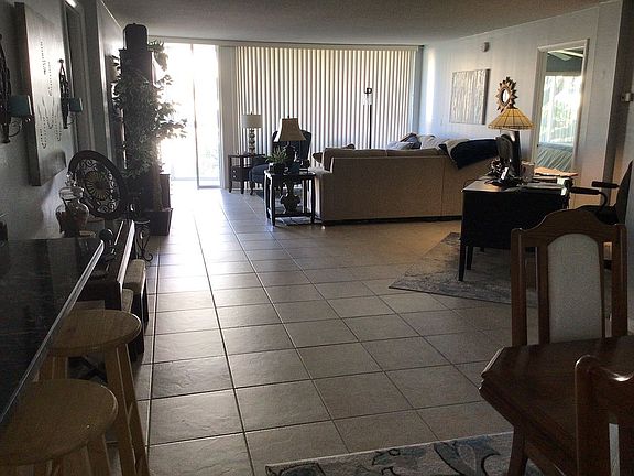 4th image of 50 Harbor View Ln APT 28