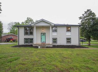 581 Walton Ferry Rd, Hendersonville, TN 37075
