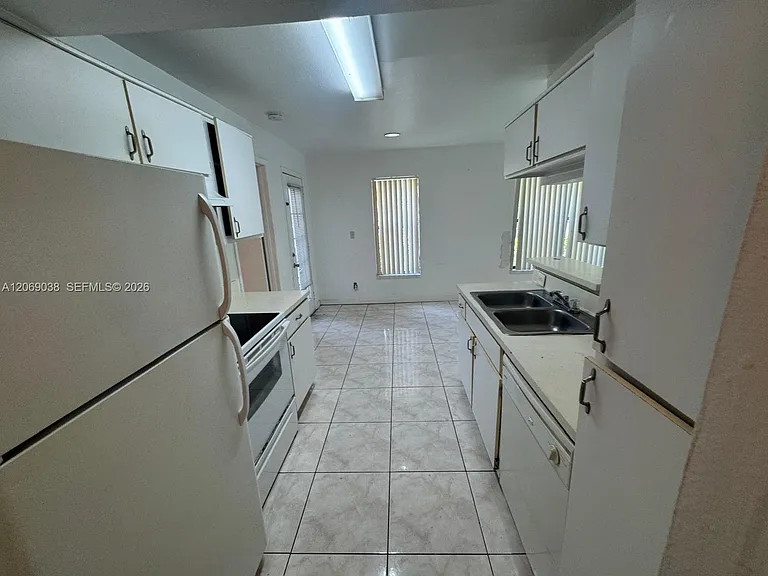 8793 NW 39th St #7 — Photo 1