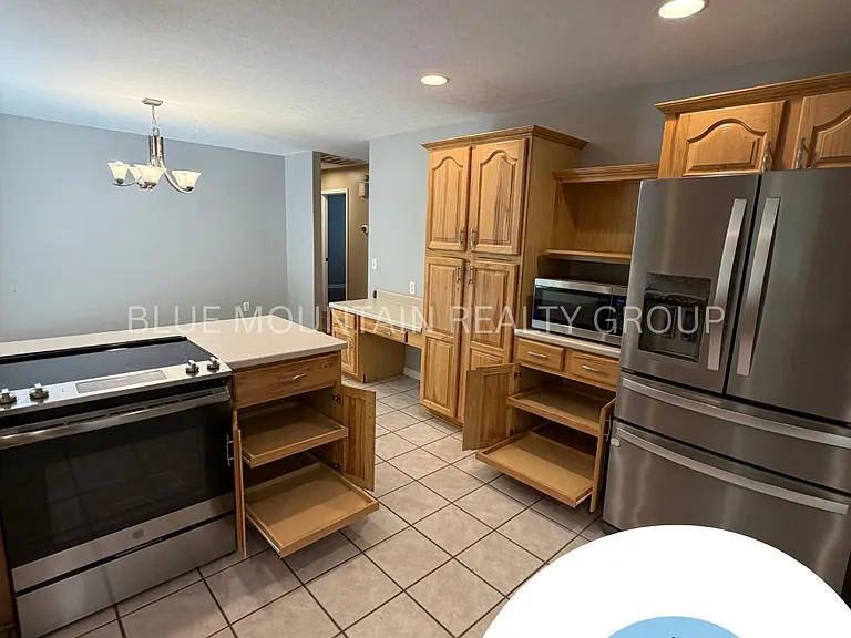 158 Hayfield Dr — Photo 12