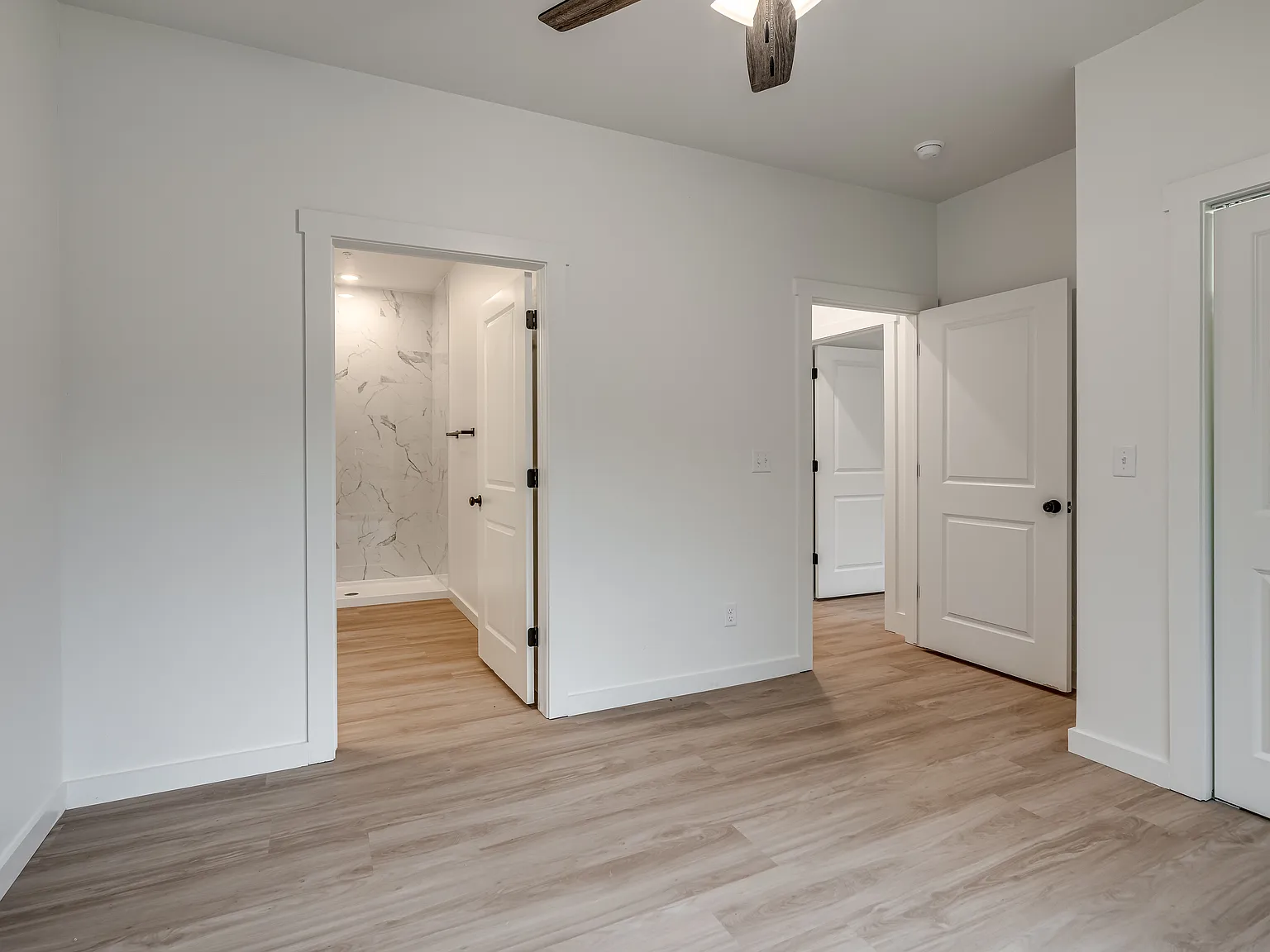 6 bed, 3000 sqft, $1,495 — Photo 2