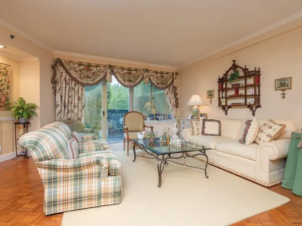 100 Hilton Avenue #M12, Garden City, NY 11530