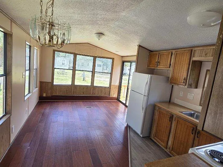 4001 W Silver Springs Blvd — Photo 5
