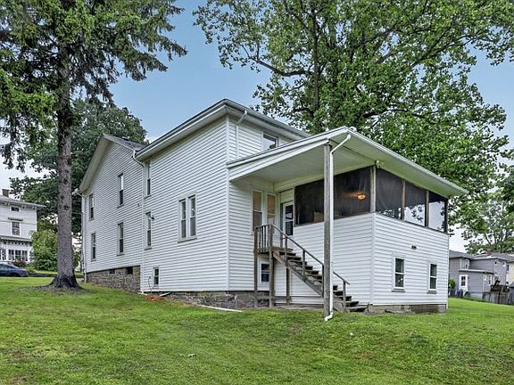 3rd image of 221 Poplar St