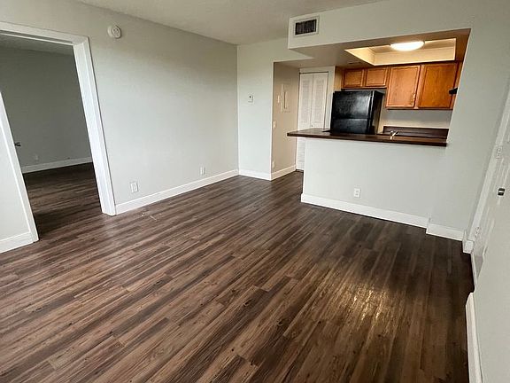 2nd image of 708 Executive Center Dr APT 36